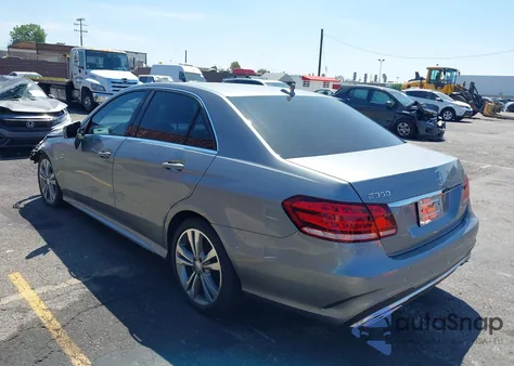 2014 Mercedes-Benz E 350 z USA, uszkodzony, nr VIN WDDHF5KBXEB006497